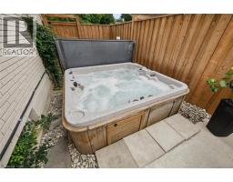 257 LAURENTIAN Drive - 39