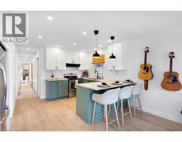 28 MACPHERSON Crescent - 12