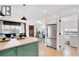 28 MACPHERSON Crescent - 16