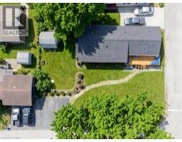 28 MACPHERSON Crescent - 40