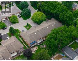 9 KINSMAN Court - 11