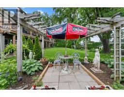 9 KINSMAN Court - 9