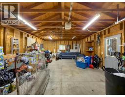 10 HILLCREST Street W - 45