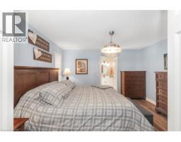 26 MAPLEWOOD Court - 24