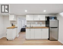 196 WALKER Street - 32