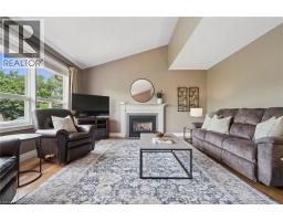 37 MUNROE Crescent - 12