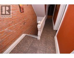 22 PICTON Street E - 16