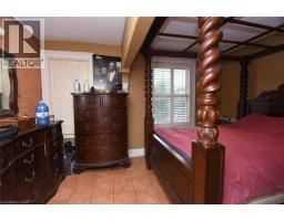 22 PICTON Street E - 18
