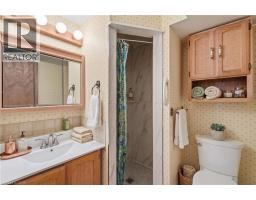 6 CAPRICE Court - 35