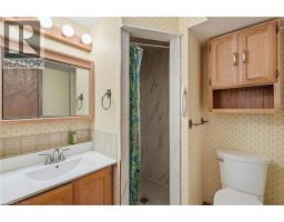 6 CAPRICE Court - 36