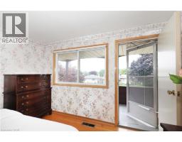 15 GILMOUR Crescent - 18