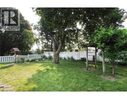 15 GILMOUR Crescent - 32