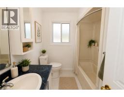 82 ELMWOOD Avenue - 14