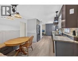 119 KING Street E - 16