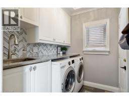 213 FELLOWES Crescent - 21