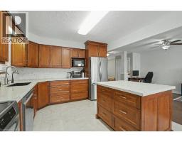 568 ROBERT FERRIE Drive - 14