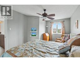 568 ROBERT FERRIE Drive - 23