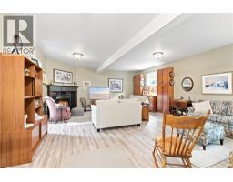 32 BREWSTER Way - 16