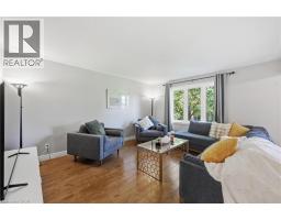 33 KING Street - 15