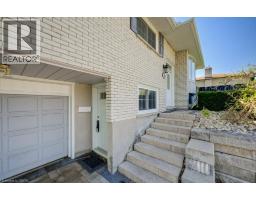 682 GLEN FORREST Boulevard - 2