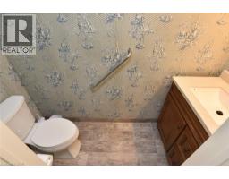 157 SILVERBIRCH Boulevard - 11