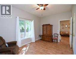 157 SILVERBIRCH Boulevard - 12