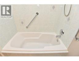 157 SILVERBIRCH Boulevard - 22