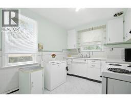 2718 UPPER JAMES Street - 6