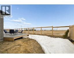 10 SPARROW Crescent - 38