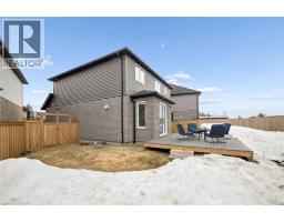 10 SPARROW Crescent - 40