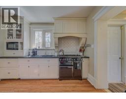 2032 CORONATION Avenue - 11