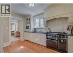 2032 CORONATION Avenue - 12