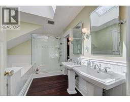 2032 CORONATION Avenue - 28