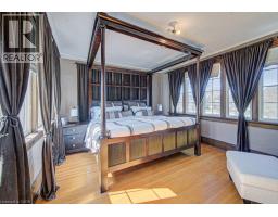 2032 CORONATION Avenue - 30