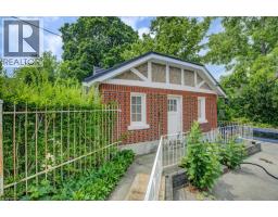 2032 CORONATION Avenue - 34