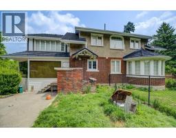 2032 CORONATION Avenue - 36