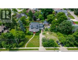 2032 CORONATION Avenue - 42