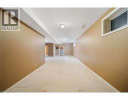 16 MACPHERSON Drive - 32
