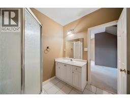 16 MACPHERSON Drive - 35