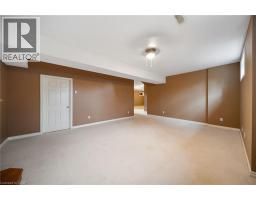 16 MACPHERSON Drive - 37
