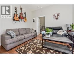 213 MAIN Street E - 17