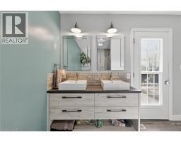 269 ROBINSON Street - 32