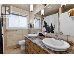 269 ROBINSON Street - 34