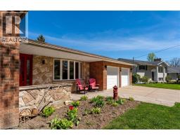 105 DALEVIEW Drive - 3