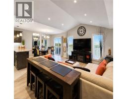 70 HALLIDAY Drive - 5