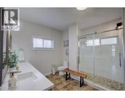 76 KENNEDY Road - 19