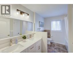 76 KENNEDY Road - 26