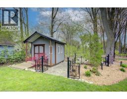 76 KENNEDY Road - 40