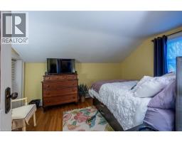72 CRESCENT Boulevard - 24