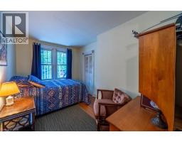 72 CRESCENT Boulevard - 25